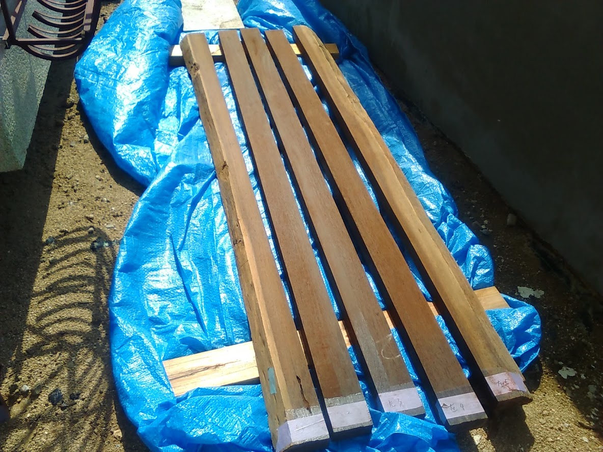 最新のトイレはノズルが違う。女性に嬉しい2本のノズルはお尻用とビデ用に分かれています。　　