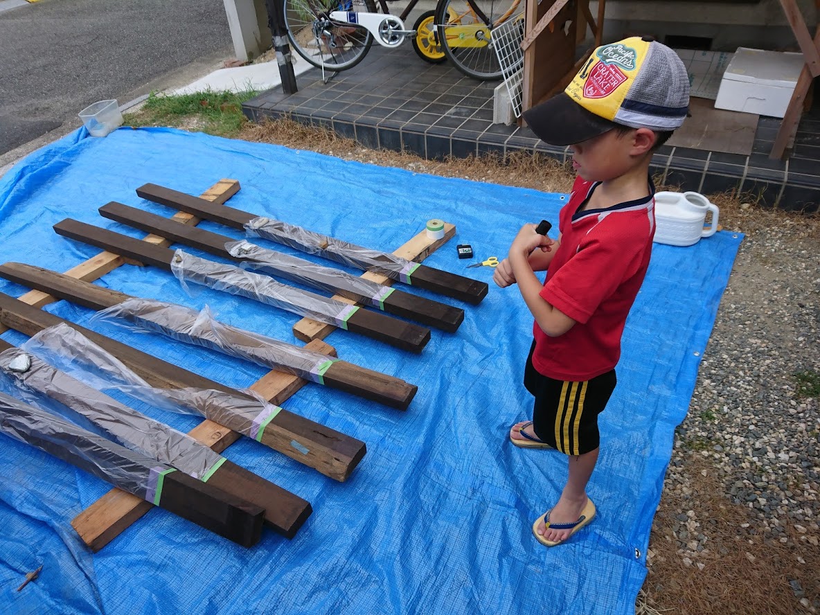 イグサに変わる和紙の畳は表面を樹脂でコーティングしてあるので、洗剤を使って丸洗いすることができます。