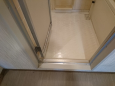 玄関ドアの入れ替えはカバー工法で一日で施工完了!