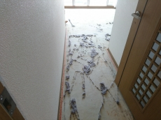 玄関ドアの入れ替えはカバー工法で一日で施工完了!