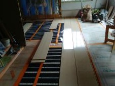 床暖房で冷え知らず！体温が上がれば免疫力が上がって風邪をひかずにすごせます。小西建築