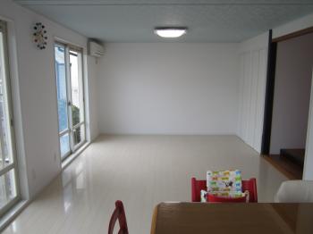 子供部屋のリフォームは断熱・防音の為二重サッシはいかがですか。汚れのふきとれるクロスもおすすめです。小西建築　