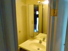 収納でこまっていませんか?大工さんの作る手作り家具・作り付け棚など施工事例をご覧ください