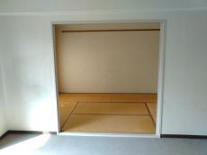 子供部屋リフォーム...フローリング貼り換え・クロス貼り換えいろんな模様で楽しく感性をのばす子供部屋作り