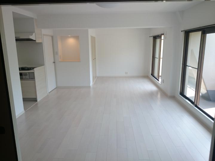 子供部屋リフォーム...フローリング貼り換え・クロス貼り換えいろんな模様で楽しく感性をのばす子供部屋作り