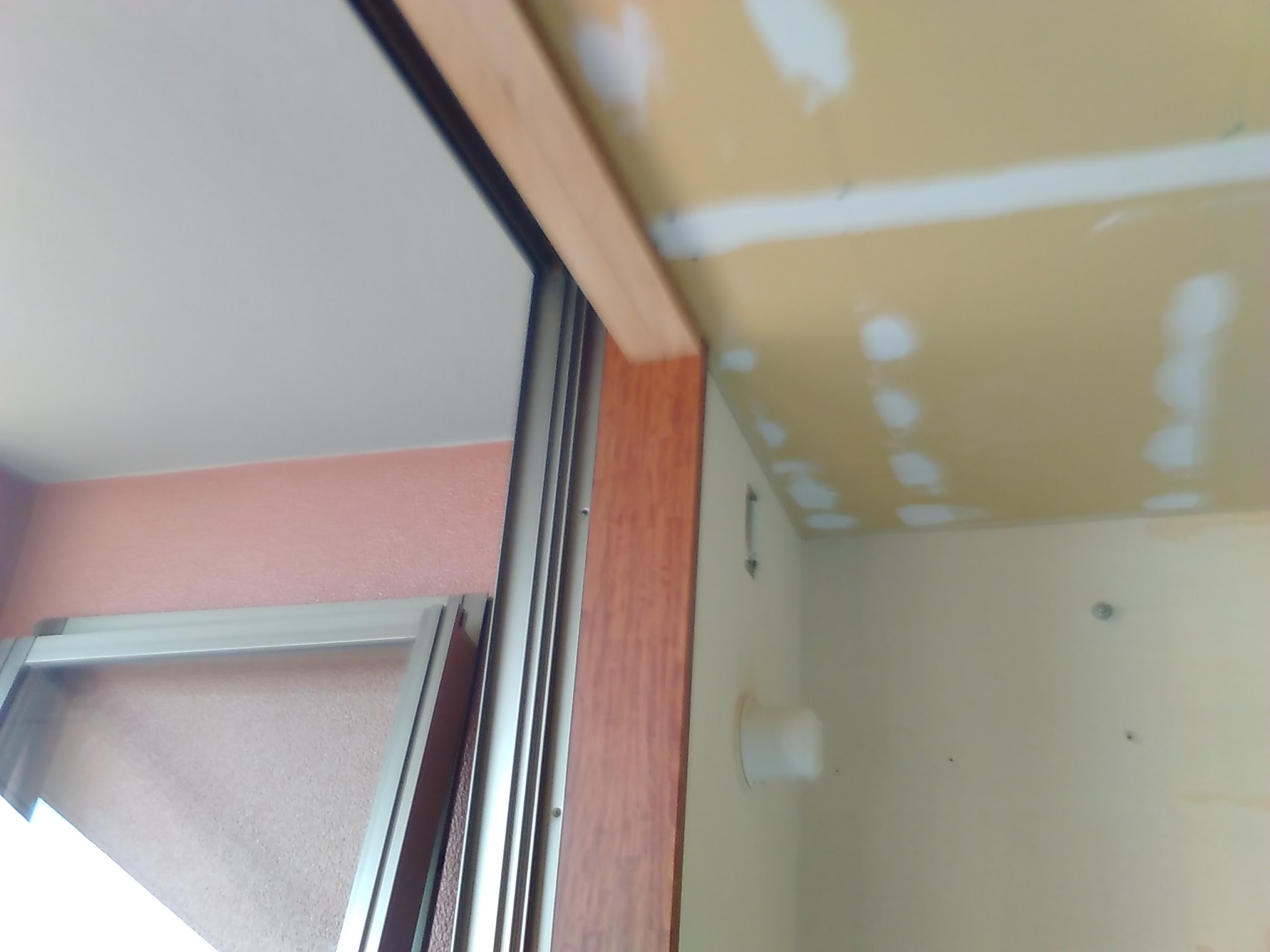 足元からポカポカになりませんか。電気の床暖房なら取り付け簡単!体温あげて免疫力もパワーアップします。小西のにこにこリフォーム g