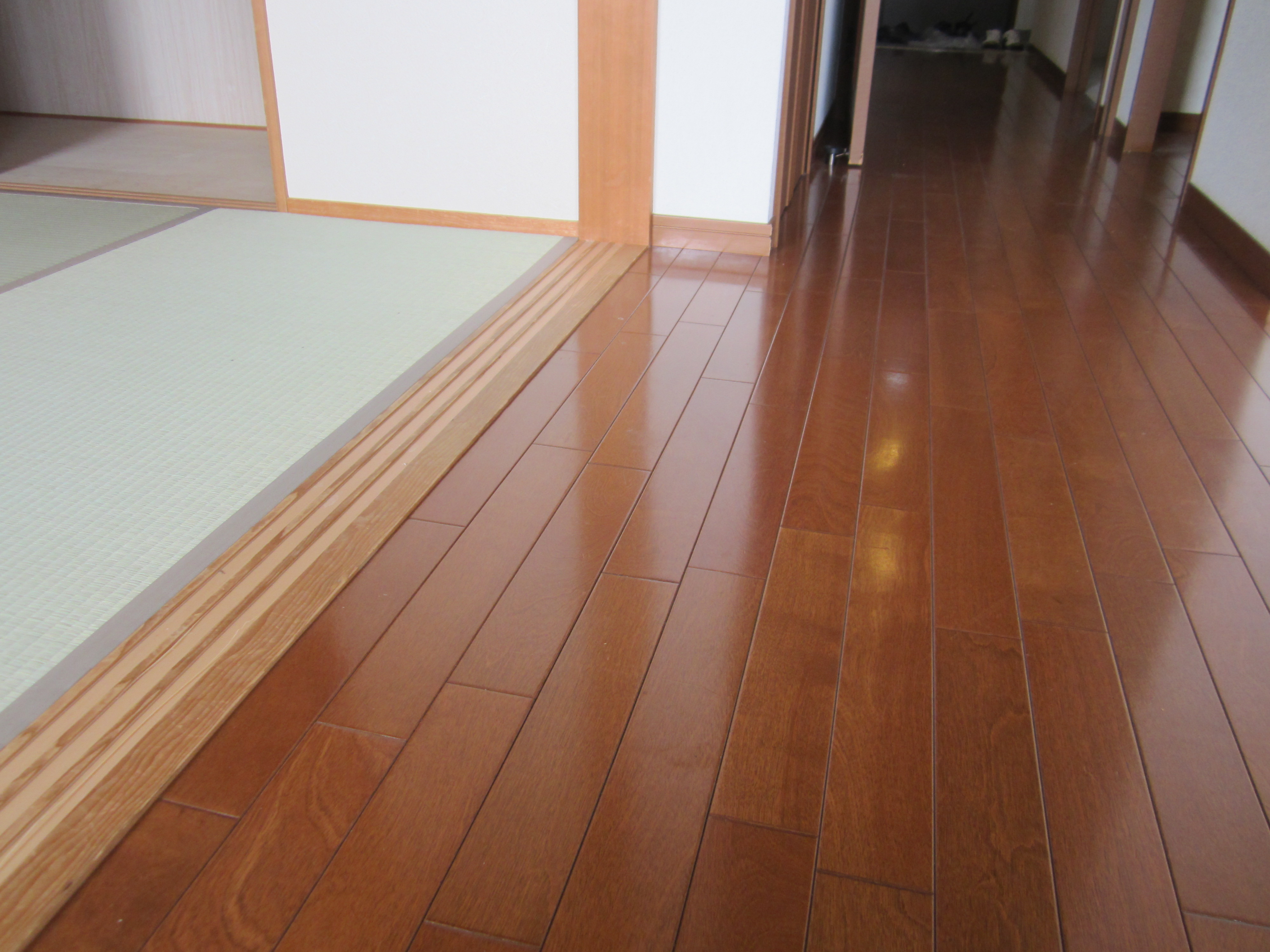 足元からポカポカになりませんか。電気の床暖房なら取り付け簡単！体温あげて免疫力もパワーアップします。小西のにこにこリフォーム　