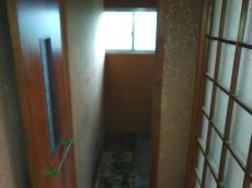 玄関ドアはカバー工法で一日で取り換えることができます。こにしのニコニコリフォーム