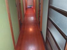 玄関ドアはカバー工法で一日で取り換えることができます。こにしのニコニコリフォーム