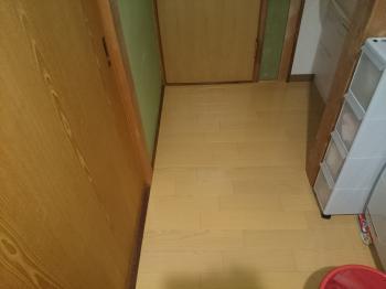 玄関ドアはカバー工法で一日で取り換えることができます。こにしのニコニコリフォーム