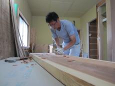 玄関ドアはカバー工法で一日で取り換えることができます。こにしのニコニコリフォーム