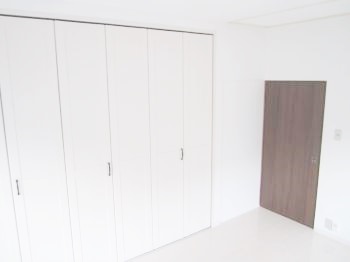 アンティークのお洒落なお家で暮らしたい。無垢材や古材を使って素敵な家具お作りします。小西建築 