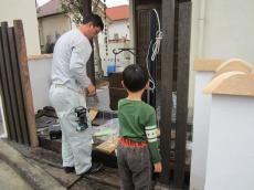 最新のトイレはノズルが違う。女性に嬉しい2本のノズルはお尻用とビデ用に分かれています。　　