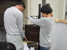 イグサに変わる和紙の畳は表面を樹脂でコーティングしてあるので、洗剤を使って丸洗いすることができます。