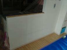 引き戸にかえてみませんか。上部にレールを付けるアウトセット引き戸ならレールにゴミもたまることもありません