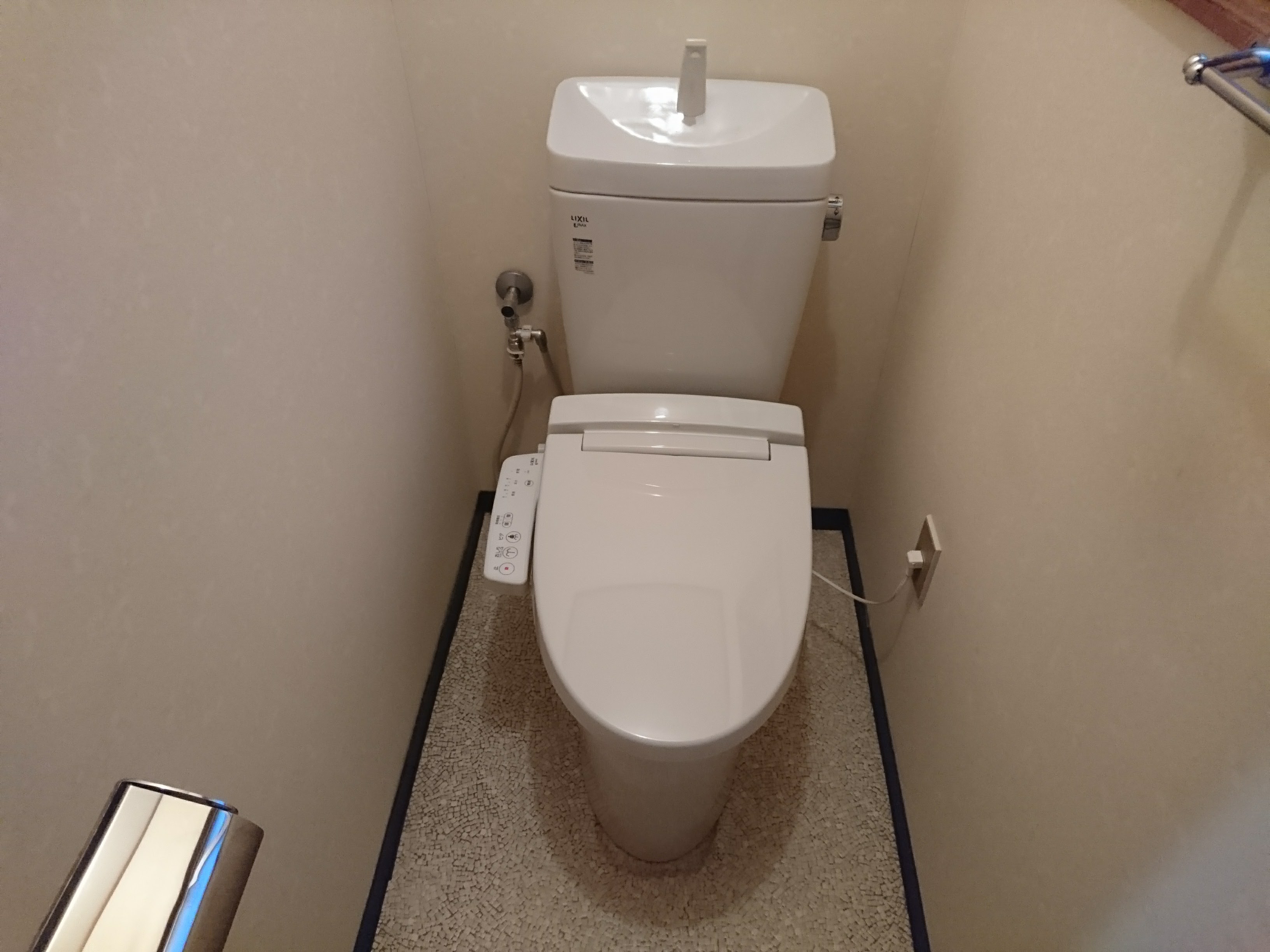 にこだんリフォームは住みながら断熱が出来ます。必要な部屋のみの断熱で費用負担も少なくて済みます。　　