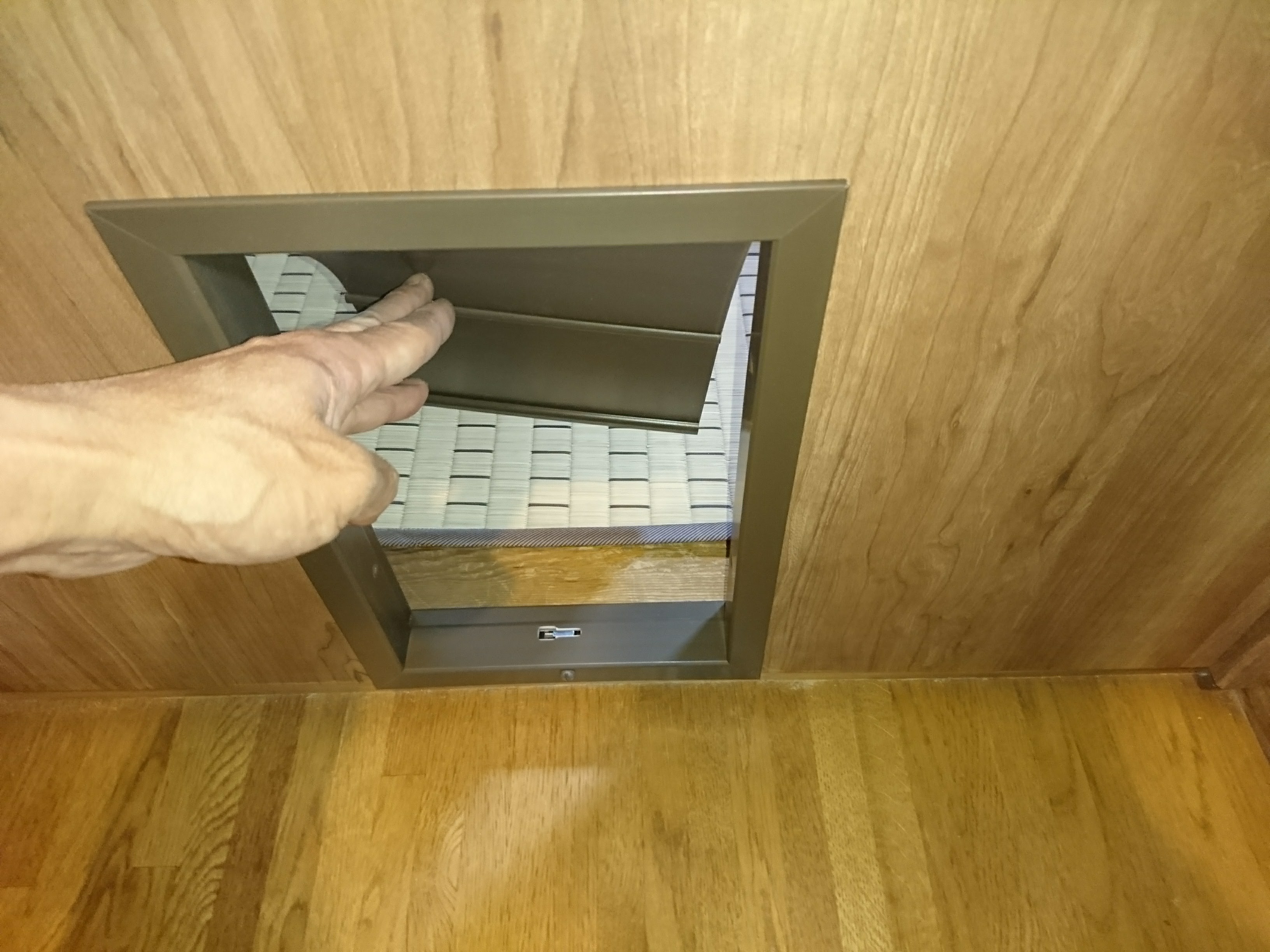 高断熱浴槽で追い炊き回数が減らせます。4時間たってもお湯の温度の低下は2，5度以内に抑えられます