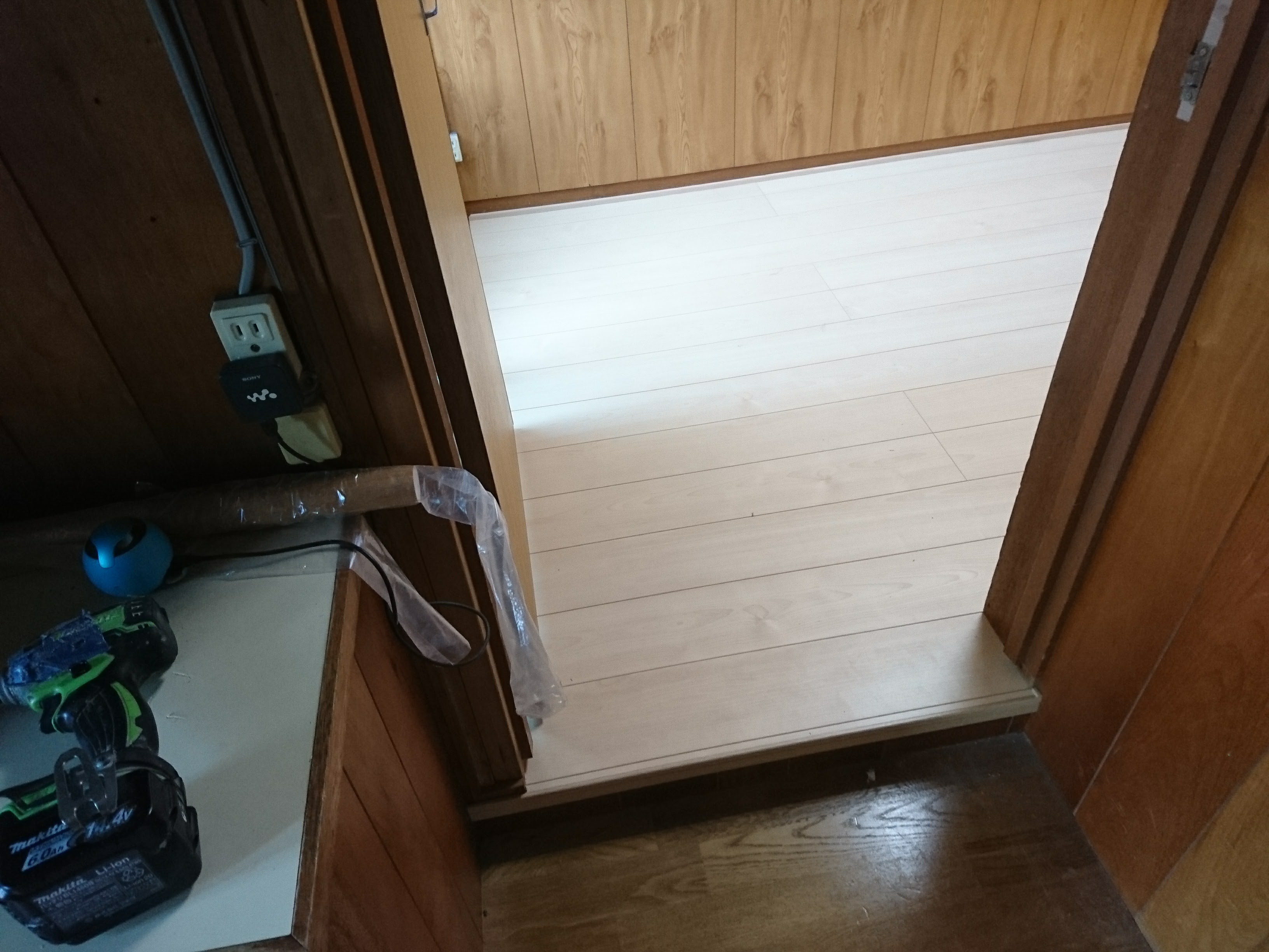 にこだんリフォームは住みながら断熱が出来ます。必要な部屋のみの断熱で費用負担も少なくて済みます。　　