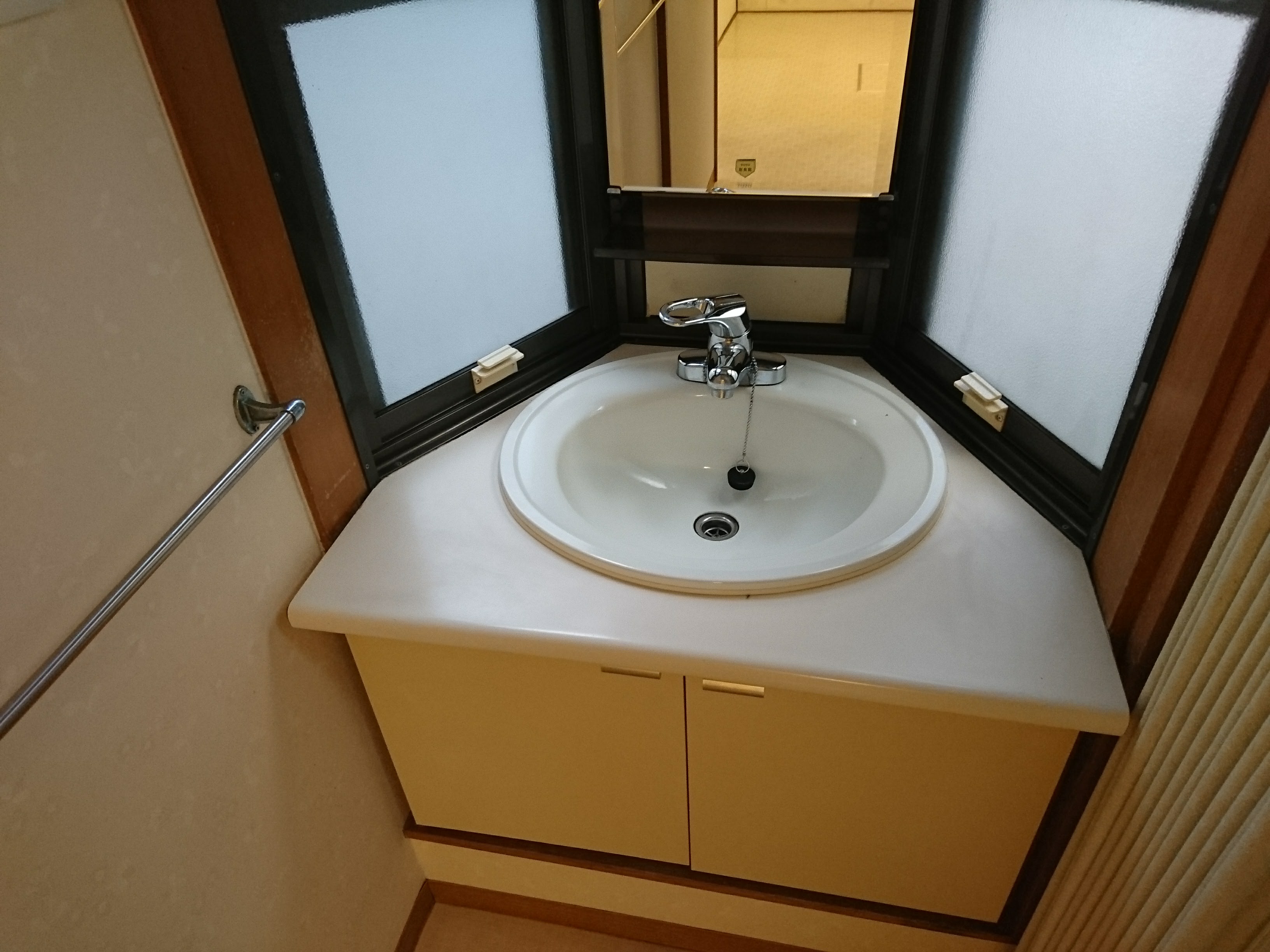 高断熱浴槽で追い炊き回数が減らせます。4時間たってもお湯の温度の低下は2，5度以内に抑えられます