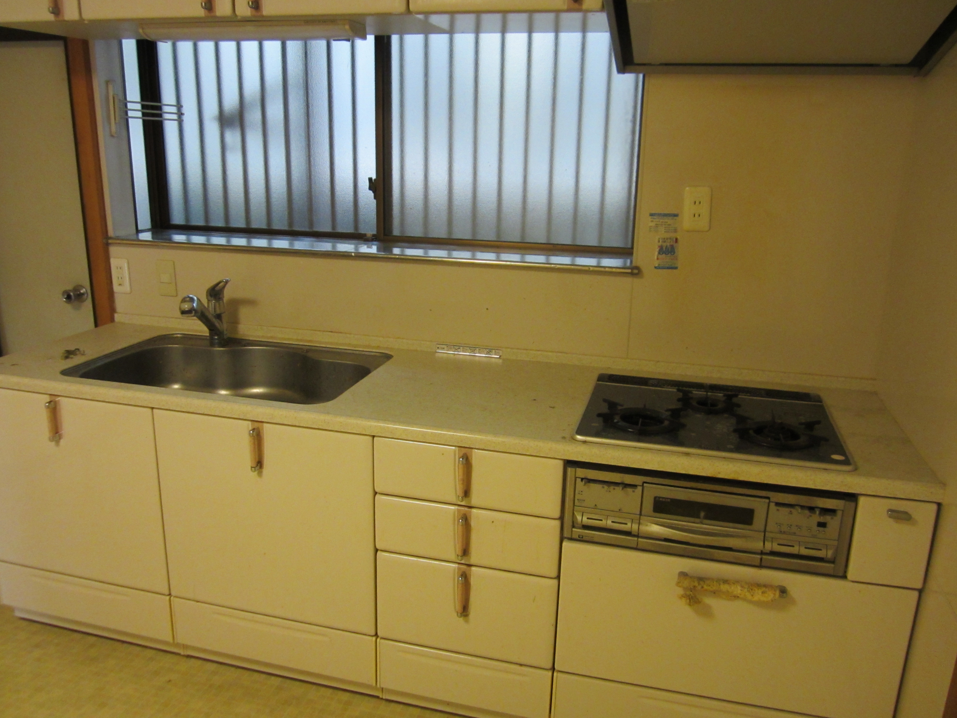 高断熱浴槽で追い炊き回数が減らせます。4時間たってもお湯の温度の低下は2，5度以内に抑えられます