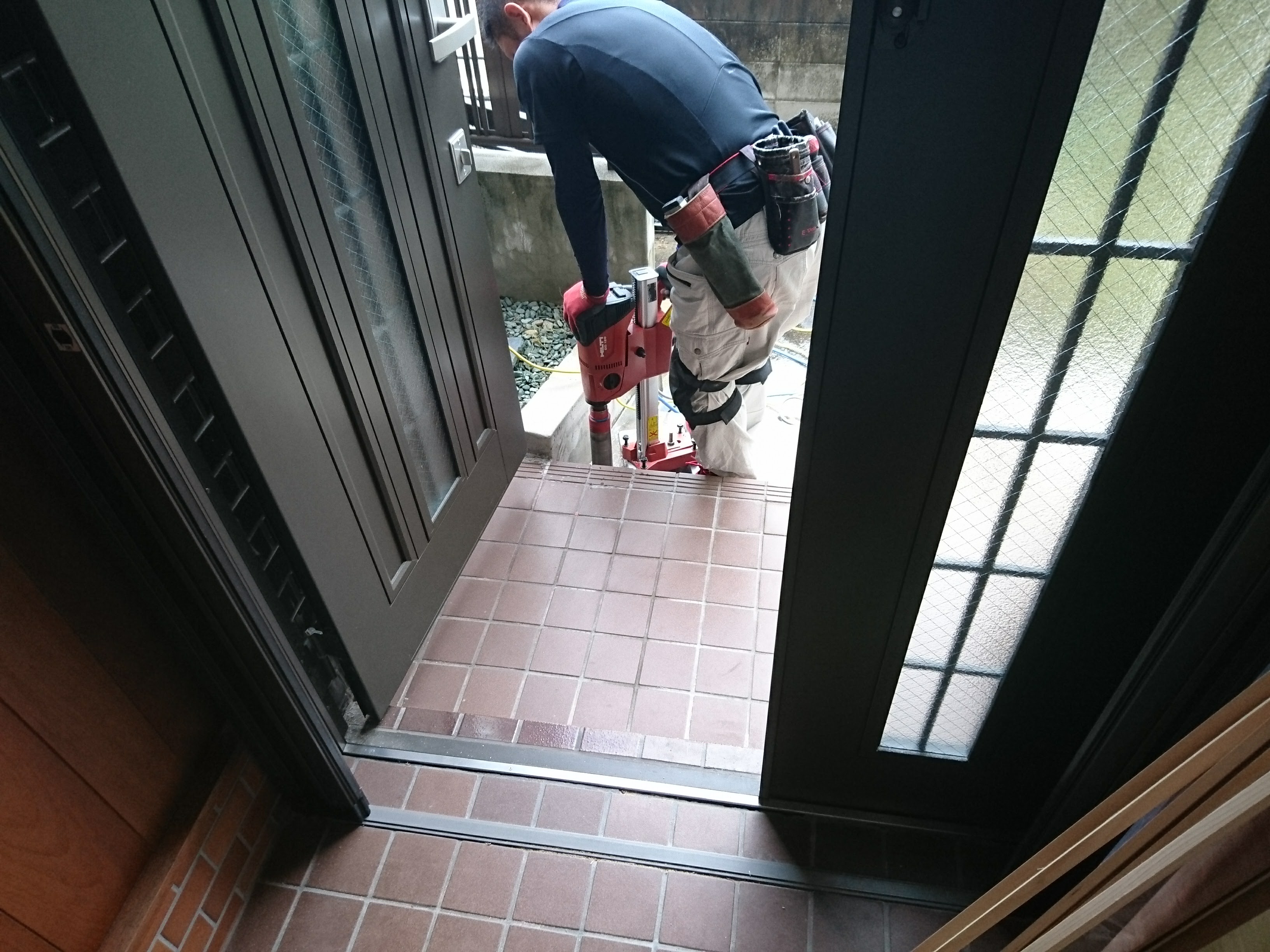 にこだんリフォームは住みながら断熱が出来ます。必要な部屋のみの断熱で費用負担も少なくて済みます。　　