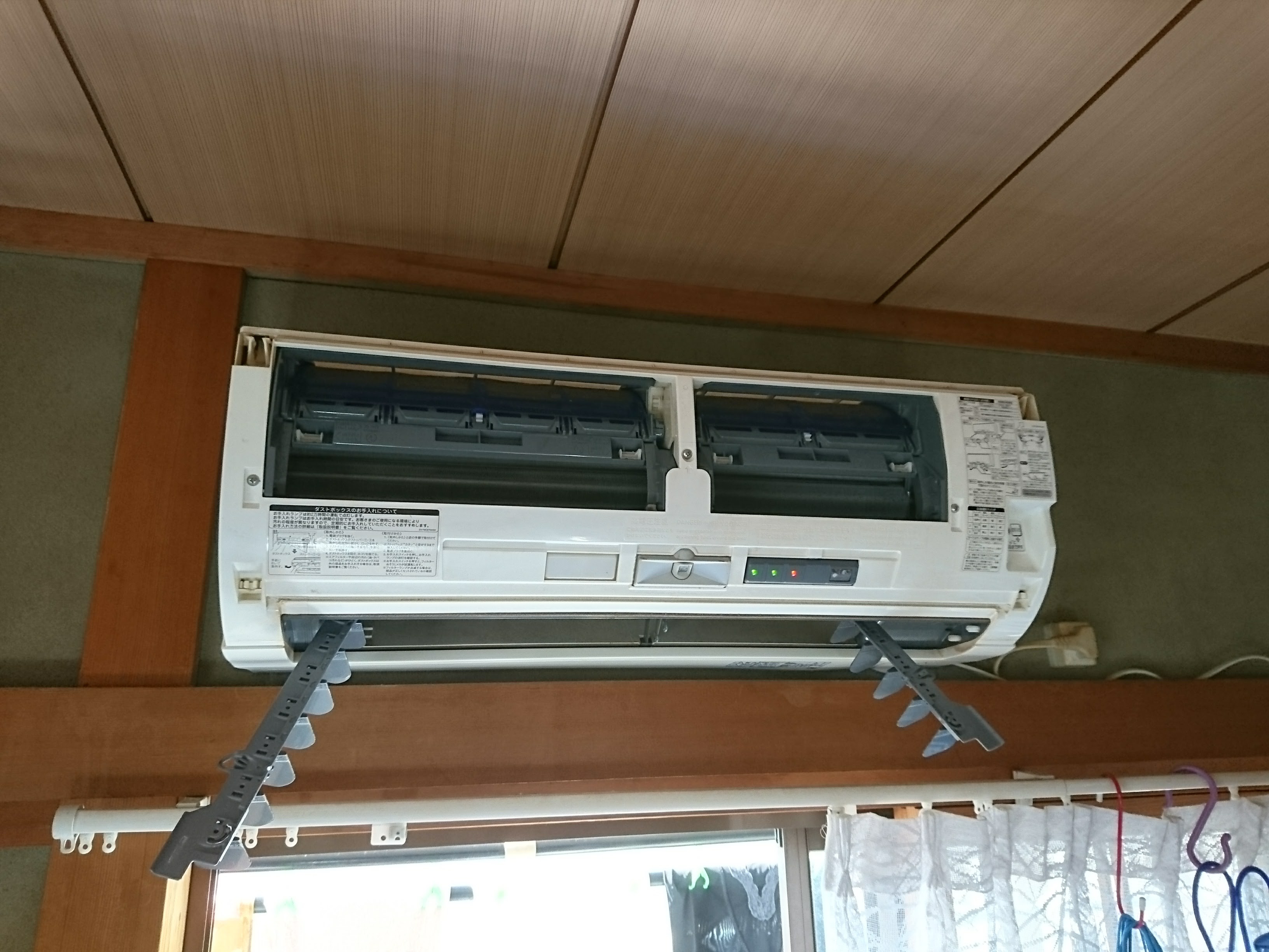 にこだんリフォームは住みながら断熱が出来ます。必要な部屋のみの断熱で費用負担も少なくて済みます。　　