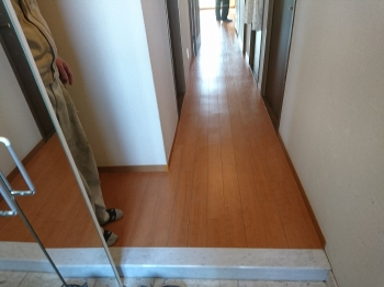 部屋と庭をつなぐオーニング。外壁工事が不要な後付タイプも登場しています。