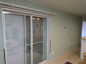 デザインすっきりの雨どいですが、排水能力は従来よりアップしています。金具も隠されています