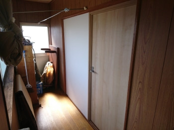 合板フローリングは手入れが簡単で、施工もし易く人気です。畳もイグサや和紙製、樹脂製などいろいろあります。