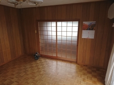 合板フローリングは手入れが簡単で、施工もし易く人気です。畳もイグサや和紙製、樹脂製などいろいろあります。