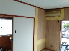 夏でもサラッと心地よく。無垢フローリングは本物の木の質感が味わえます