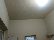 防犯対策は古い鍵の見直しから。補助上で1ドア2ロック、交換も簡単なのでピッキング対策に効果的です。