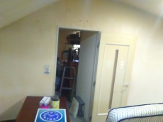 防犯対策は古い鍵の見直しから。補助上で1ドア2ロック、交換も簡単なのでピッキング対策に効果的です。