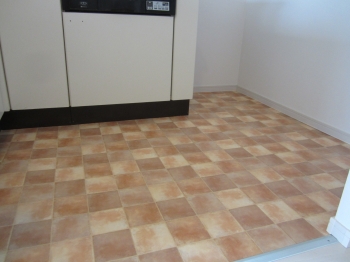 　天井から雨のようにお湯が降り注ぐオーバーヘッドシャワー、実は空気をたくさん含んでいるので節水になるんです！　