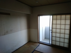 　天井から雨のようにお湯が降り注ぐオーバーヘッドシャワー、実は空気をたくさん含んでいるので節水になるんです！　