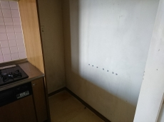 　天井から雨のようにお湯が降り注ぐオーバーヘッドシャワー、実は空気をたくさん含んでいるので節水になるんです！　