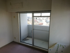 　天井から雨のようにお湯が降り注ぐオーバーヘッドシャワー、実は空気をたくさん含んでいるので節水になるんです！　