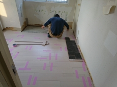 段差やすき間のないキッチン、ごみが勝手に流れるシンク、フラットなコンロそんなキッチンでお料理しませんか