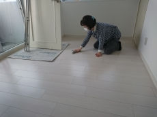 　天井から雨のようにお湯が降り注ぐオーバーヘッドシャワー、実は空気をたくさん含んでいるので節水になるんです！　