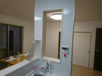 高性能ガラスで断熱性をアップさせましょう。いくら断熱材を壁に入れても、単層ガラスでは熱が家の中まで入ってきます！