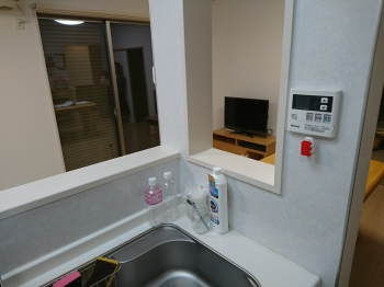 調光照明で秋の夜長を楽しむ。昼間と夜、食事中などその場にあわせた照明で素敵な時間を。g