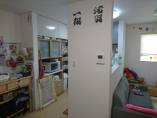 汚れにくいお風呂の床。新素材で汚れをつけにくく、みずはけがいいのでヌメリやカビの発生を防いでくれます。g