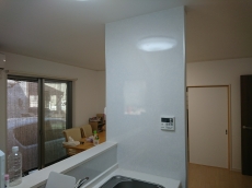 高性能ガラスで断熱性をアップさせましょう。いくら断熱材を壁に入れても、単層ガラスでは熱が家の中まで入ってきます！