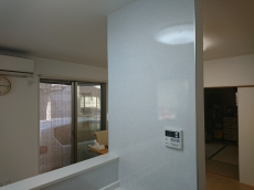 調光照明で秋の夜長を楽しむ。昼間と夜、食事中などその場にあわせた照明で素敵な時間を。