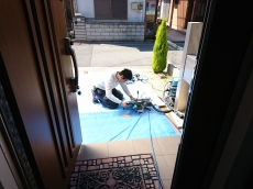  高性能ガラスで断熱性をアップさせましょう。いくら断熱材を壁に入れても、単層ガラスでは熱が家の中まで入ってきます！