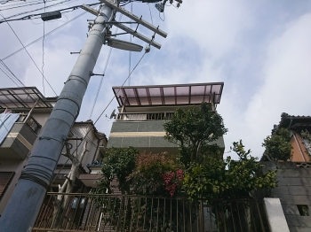 玄関ドアのリフォーム、カバー工法なら1日でできます。タッチレスキーなど、ドアの機能性にも注目してみて下さい。