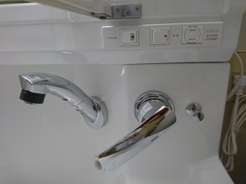 IHクッキングヒーター やはり掃除のしやすさはこれでしょう。空気も汚さず、火事の危険も少ない、子どもにも安心して使わせることができます