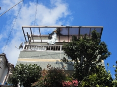 玄関ドアのリフォーム、カバー工法なら1日でできます。タッチレスキーなど、ドアの機能性にも注目してみて下さい。