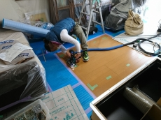 キッチン　人造大理石のキッチン。高級感・重厚感が人気です。熱や衝撃にも強く耐久性も高くなってきました