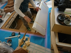 防汚塗料でキレイ長持ち。雨水でチリやホコリを洗い流します。